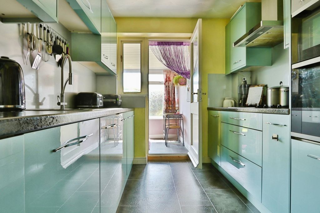 Property photo 2 of 19 4286095