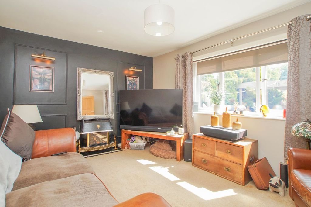 Property photo 3 of 18 Lounge
