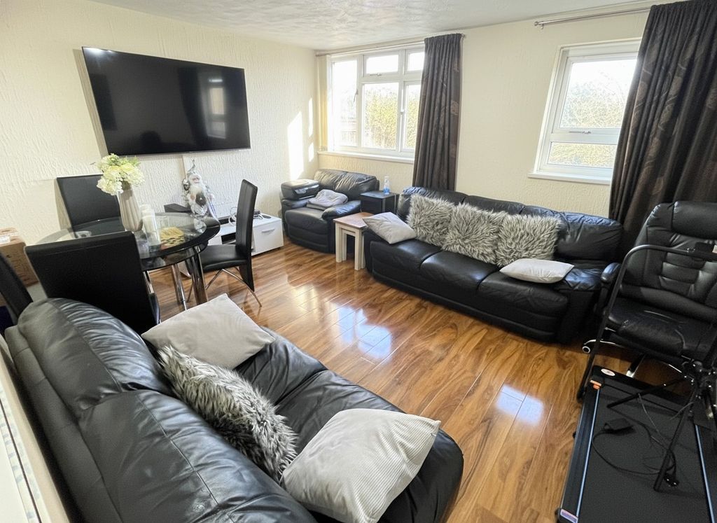 Property photo 2 of 9 5A900692-56Ec-4500-8354-56Db30Ef120F