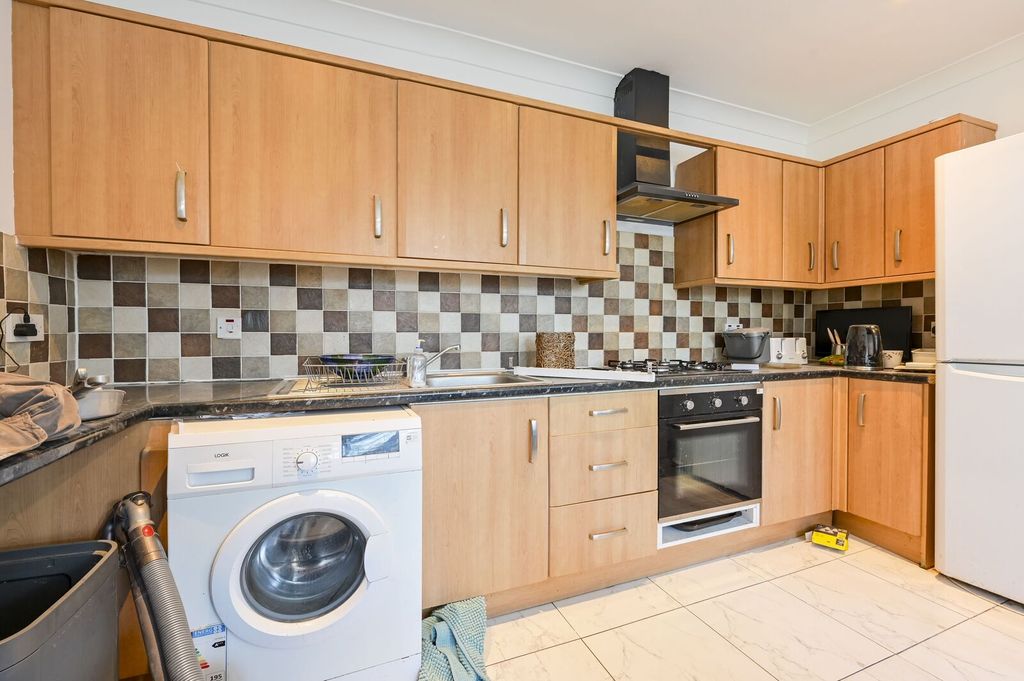 Property photo 2 of 6