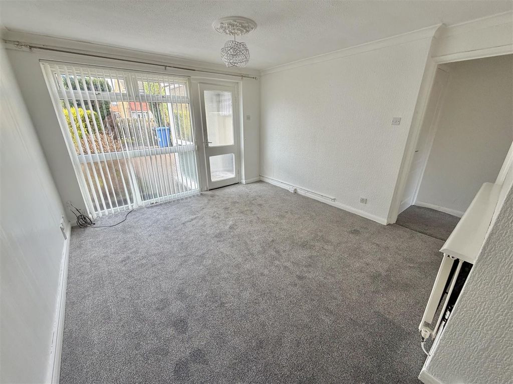 Property photo 2 of 18 Lounge