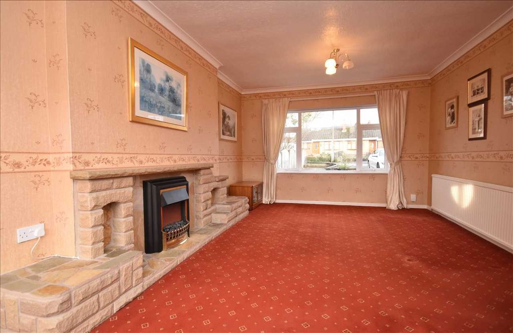 Property photo 3 of 12 Lounge