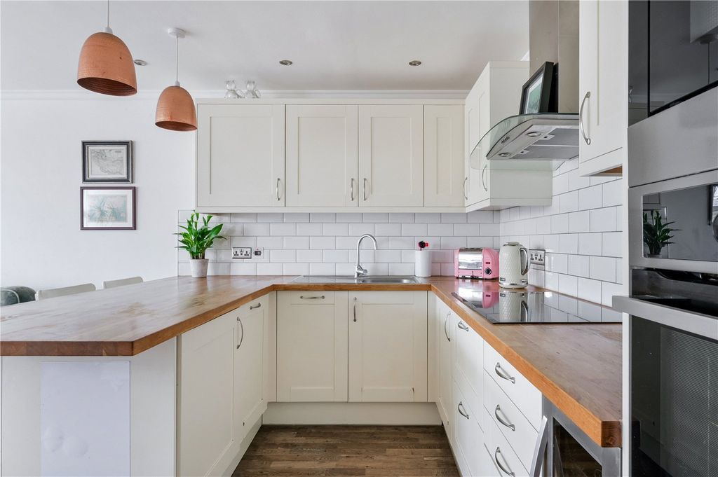 Property photo 2 of 12 Kitchen