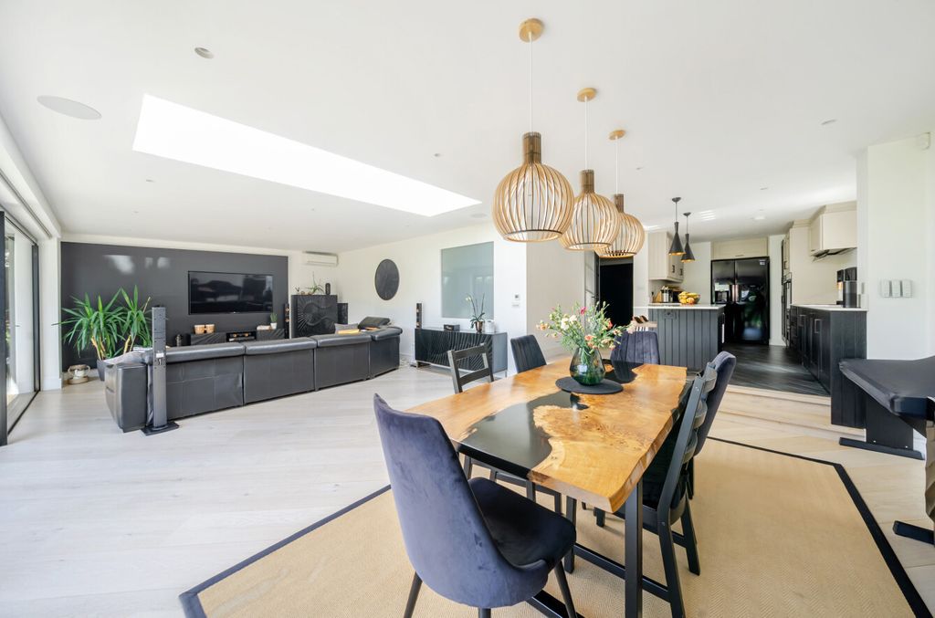Property photo 2 of 18 1429988-7-69ba858...