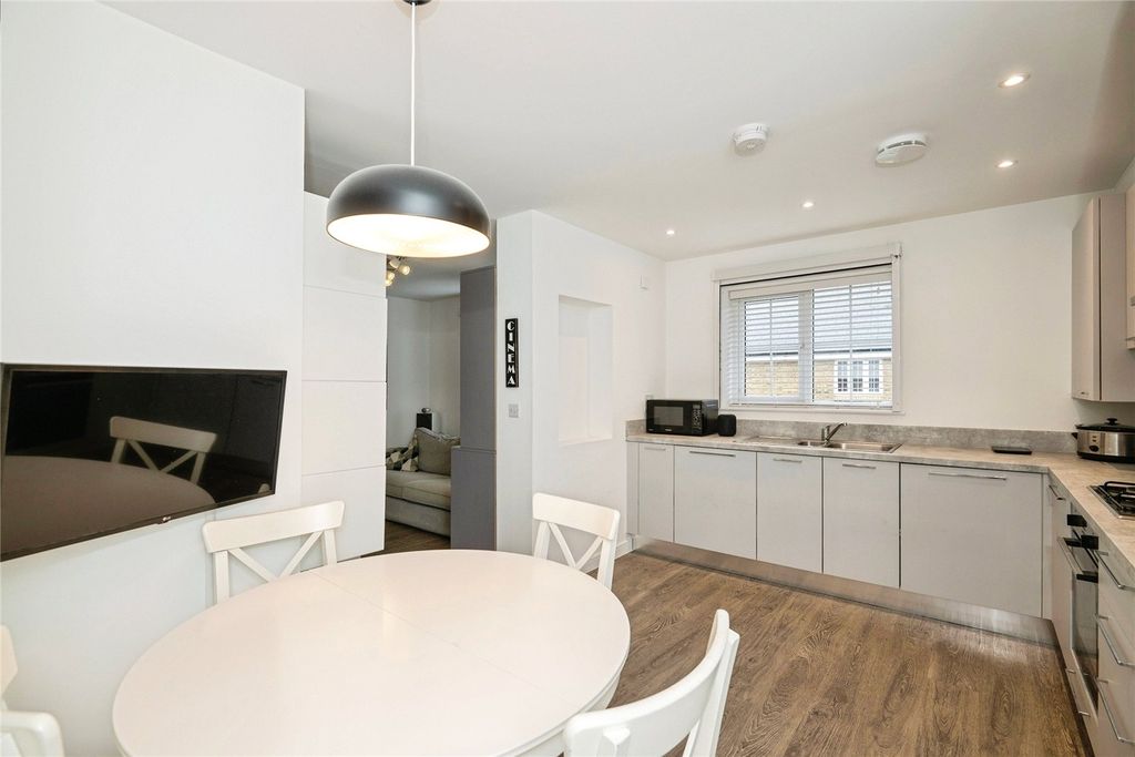 Property photo 3 of 10 Kitchen/ Diner