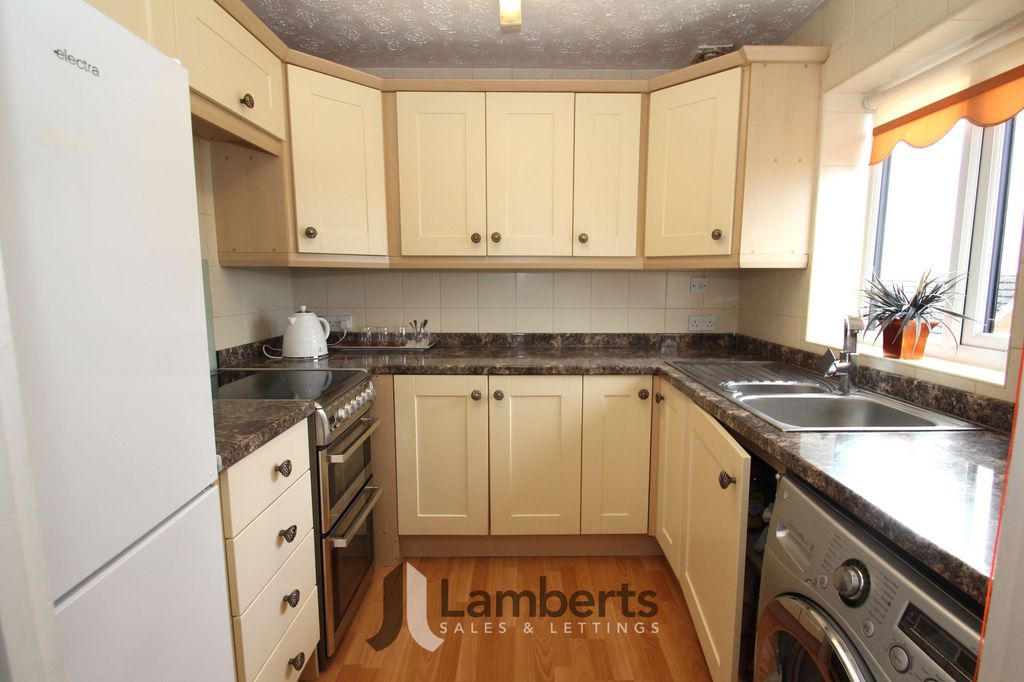 Property photo 2 of 19 Kitchen