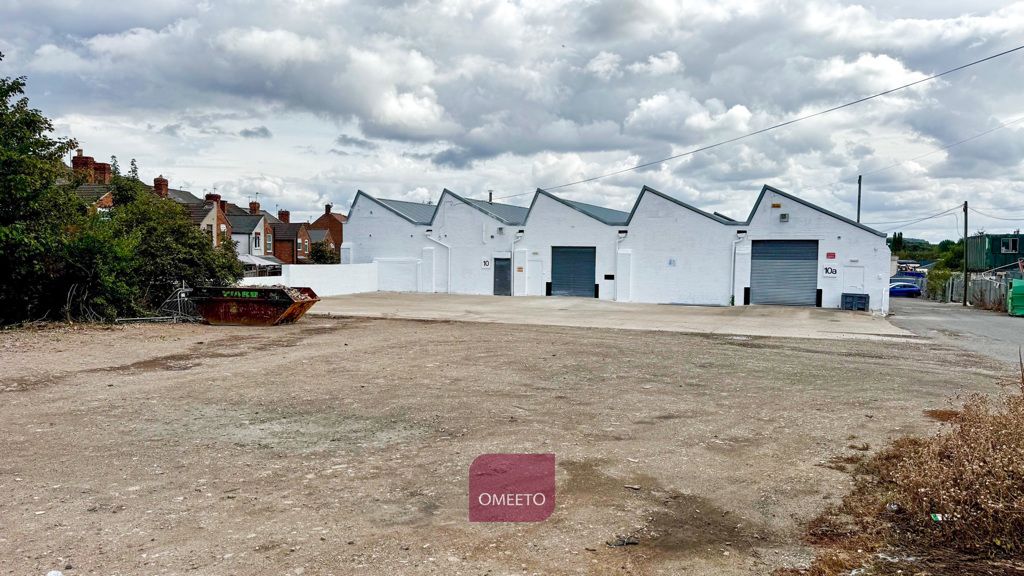 Property photo 1 of 12 Unit To Let