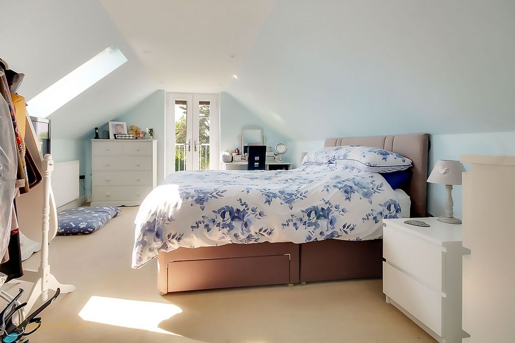 Property photo 3 of 15 Principle Bedroom