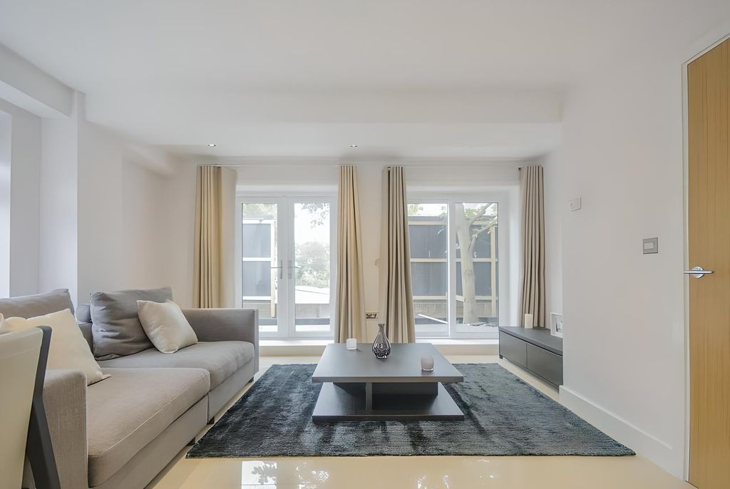 Property photo 1 of 5