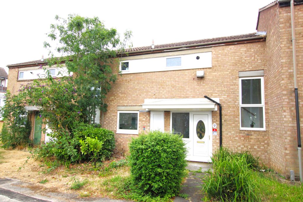 Property photo 2 of 11 Front Garden Area