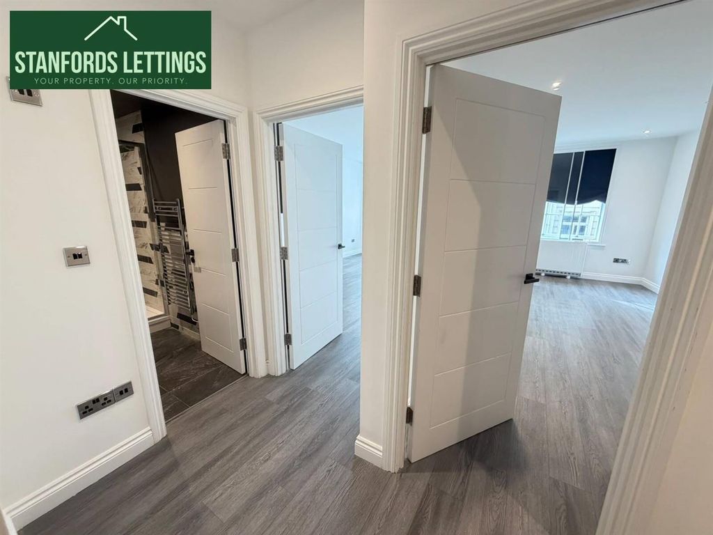 Property photo 1 of 9 Hallway.Jpg