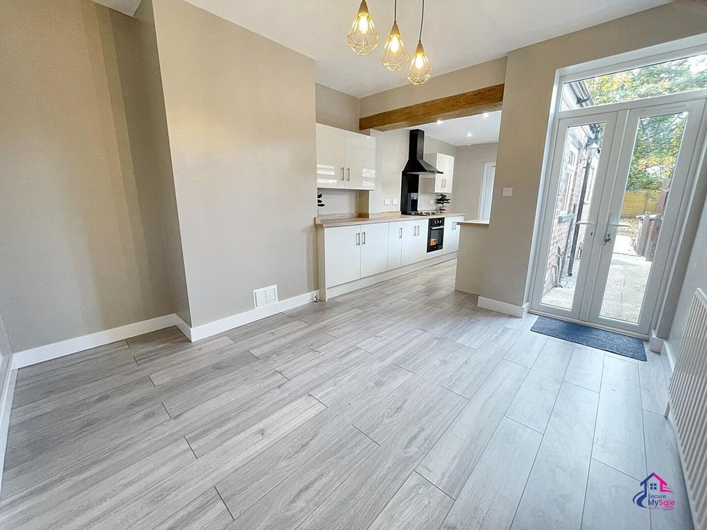 Property photo 3 of 13 Kitchen