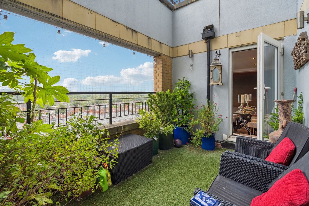 Property photo 2 of 17 Balcony