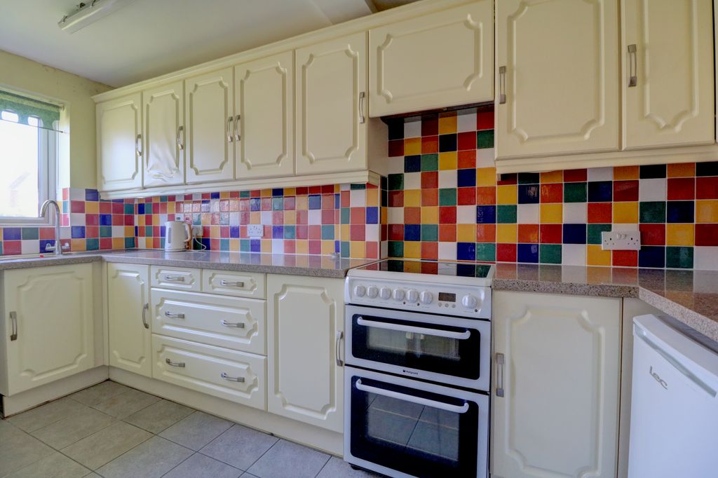 Property photo 2 of 14 Kitchen