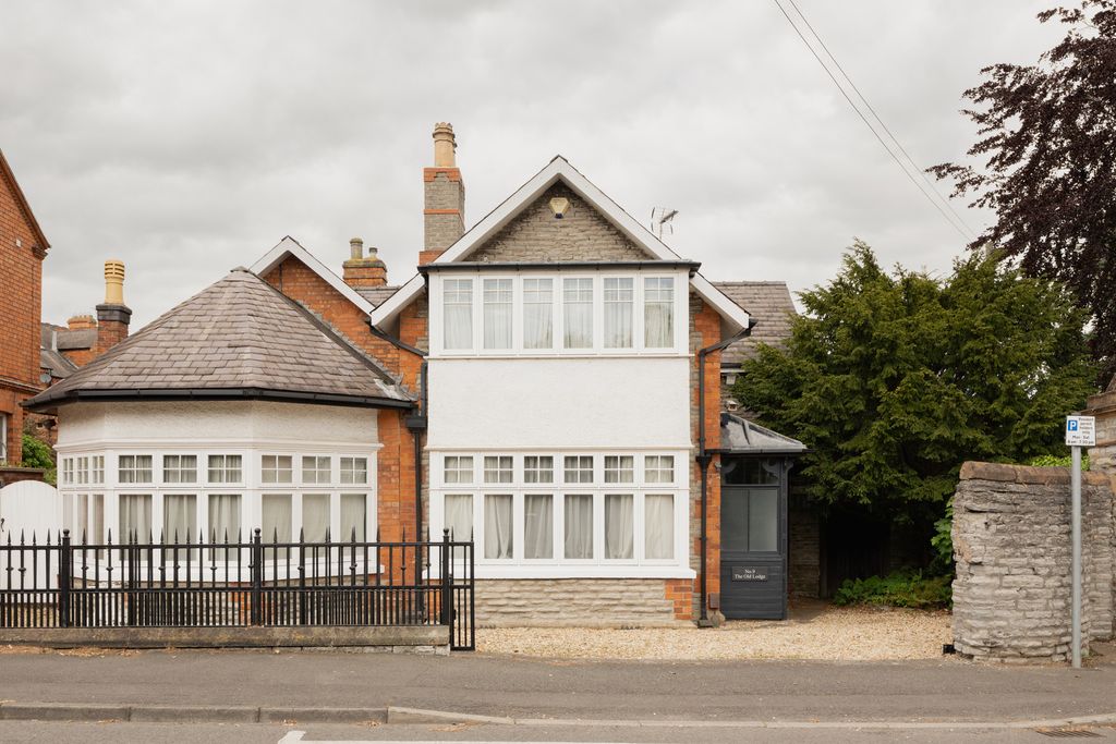 Property photo 2 of 32 345847 - The Gables, Newark-7.Jpg