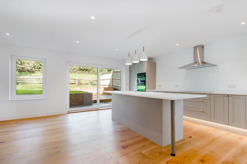 Property photo 2 of 29