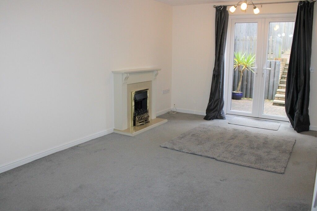 Property photo 3 of 19 Lounge