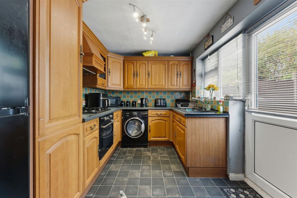 Property photo 2 of 26 Kitchen