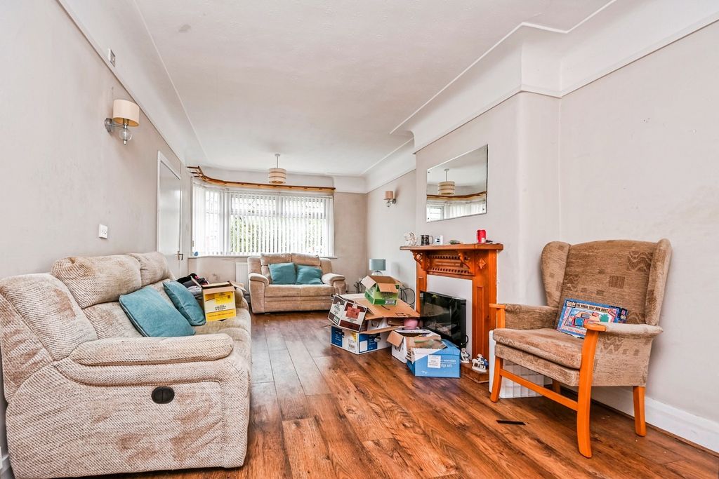 Property photo 2 of 17 Photo
