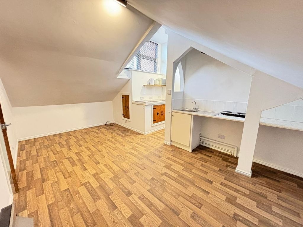 Property photo 1 of 10 Bedroom 1