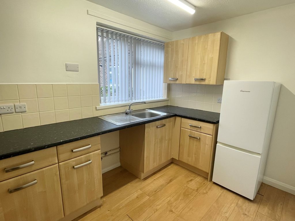 Property photo 3 of 7 Kitchen