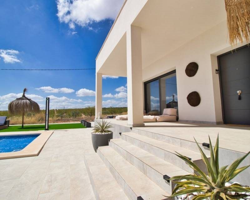 Property photo 2 of 32