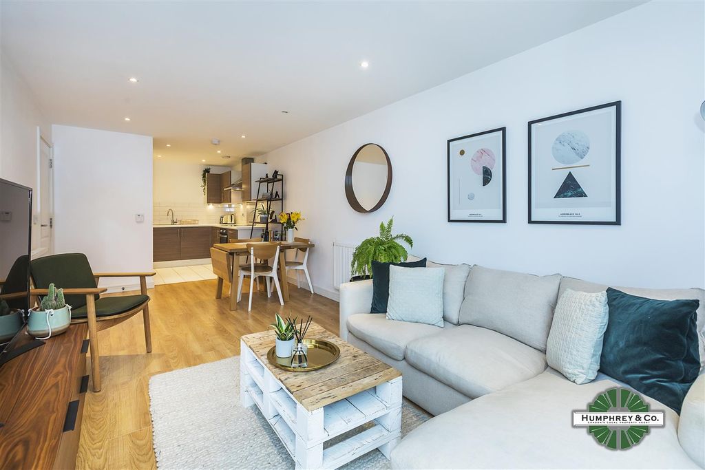Property photo 1 of 16 44 Merlin Heights-014.Jpg