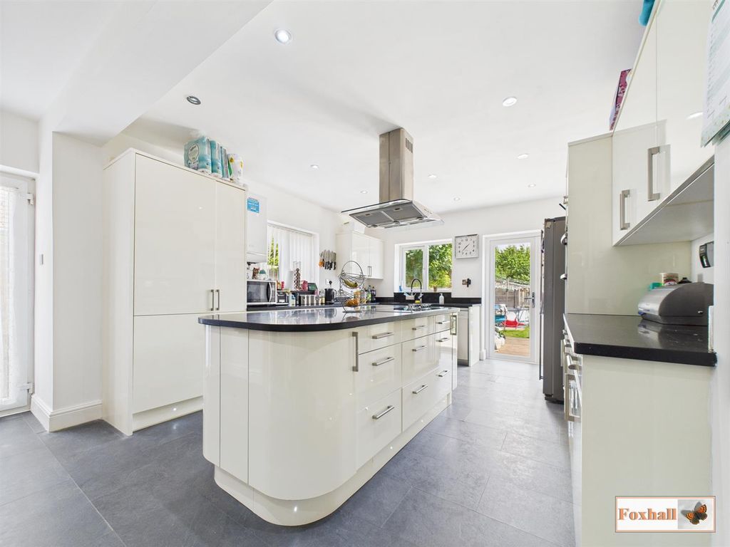 Property photo 2 of 33 Kitchen  / Breakfast Room