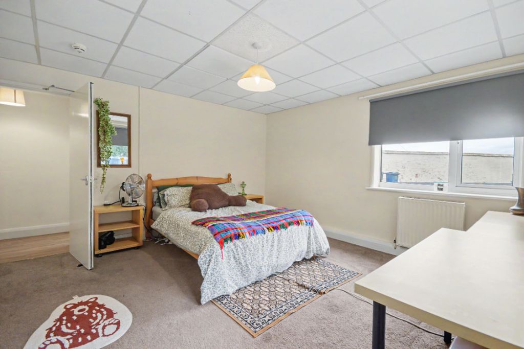 Property photo 1 of 11 Bedroom 1