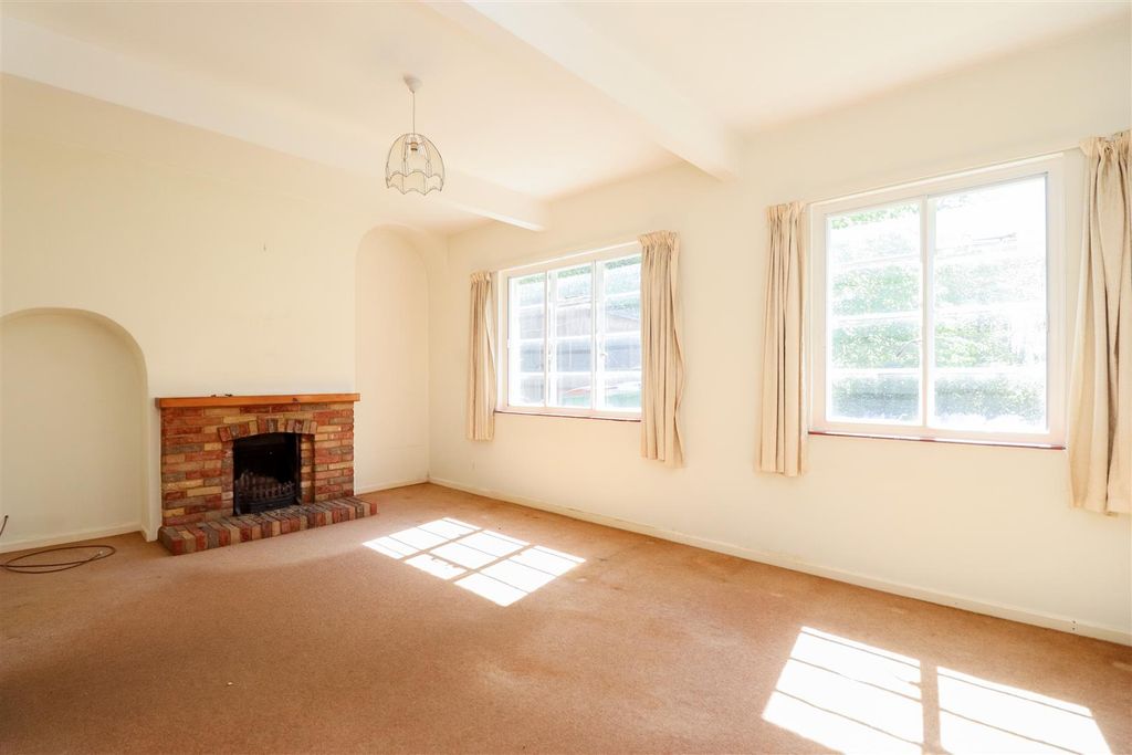 Property photo 2 of 25