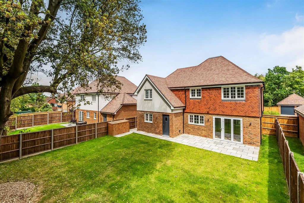 Property photo 2 of 17 8-Stovell-Place-36.Jpg