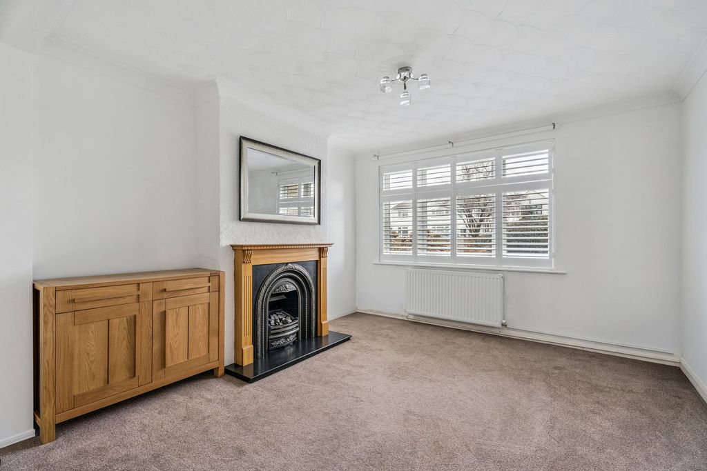 Property photo 2 of 19 Lounge