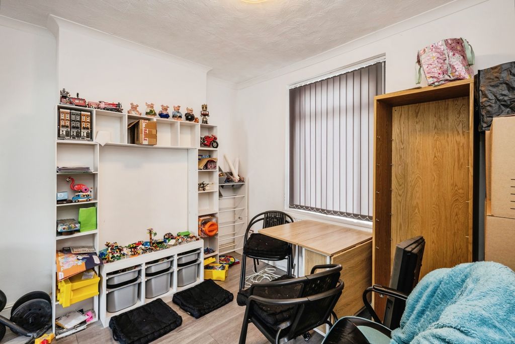 Property photo 3 of 18 Pbox-Img.Jpg