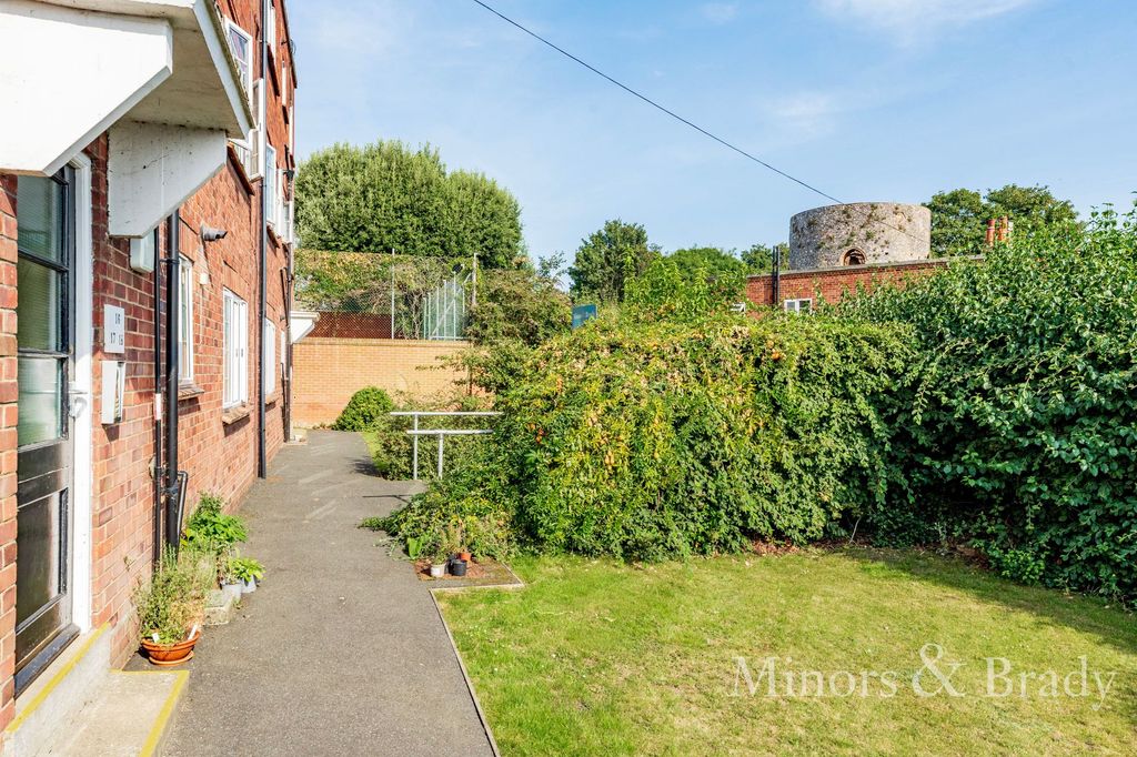 Property photo 2 of 19