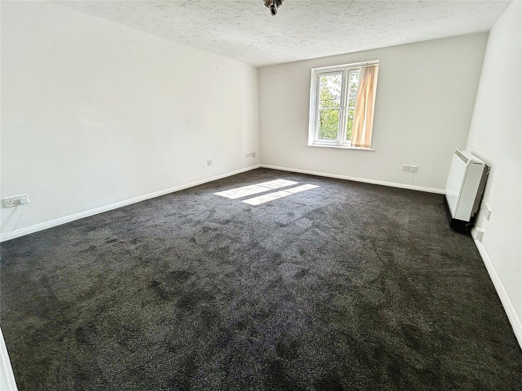 Property photo 2 of 8 Picture No. 14