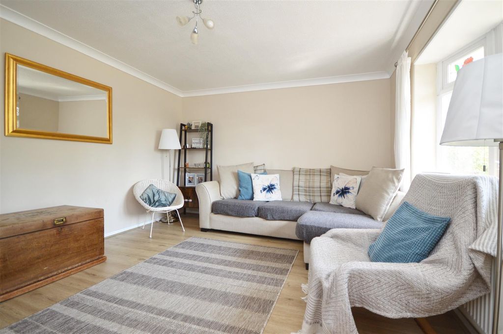 Property photo 2 of 17 Sitting Room