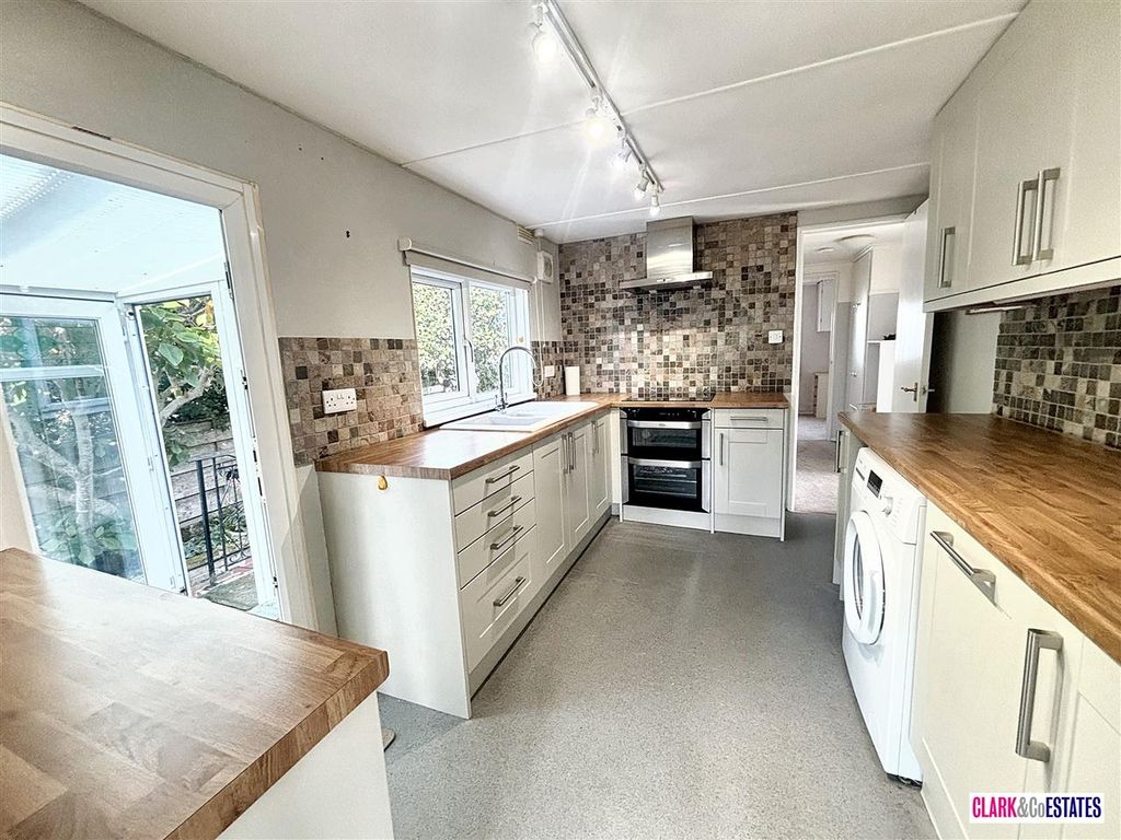 Property photo 3 of 14 Kitchen