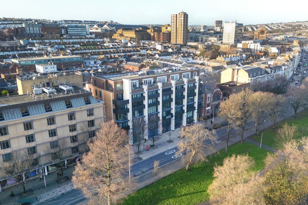 Property photo 1 of 17 4210800