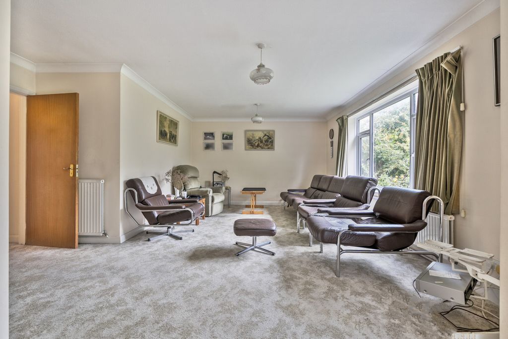 Property photo 3 of 19 1364159-13-68ee3B...