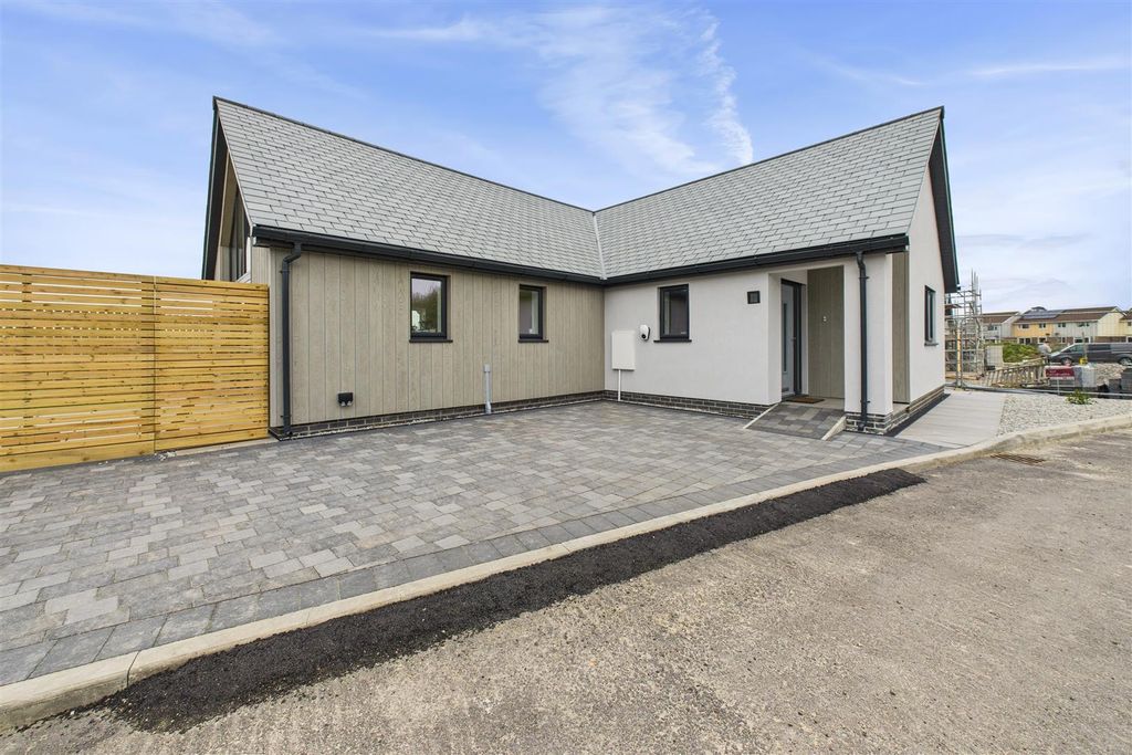 Property photo 1 of 16 6 Trevithick Way