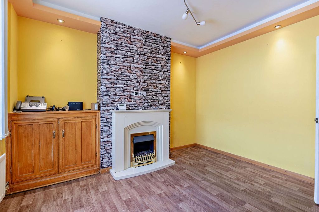 Property photo 2 of 21