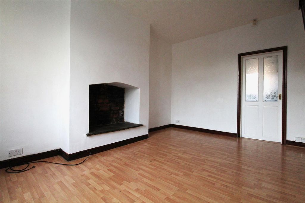 Property photo 3 of 19 Lounge.Jpg