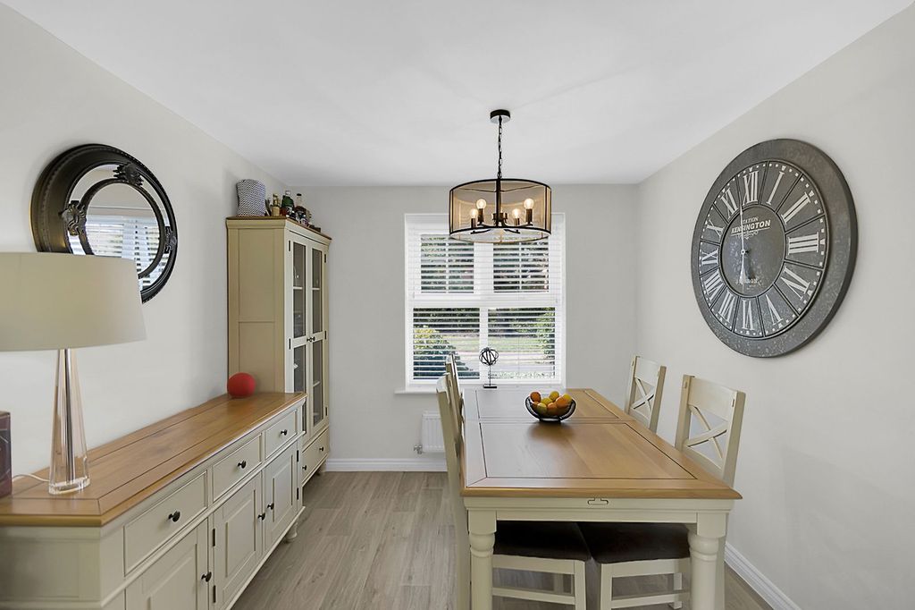 Property photo 2 of 28