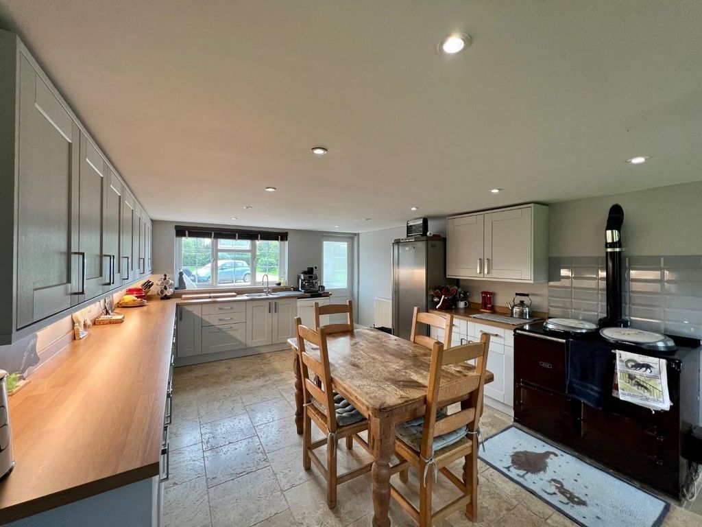 Property photo 3 of 26