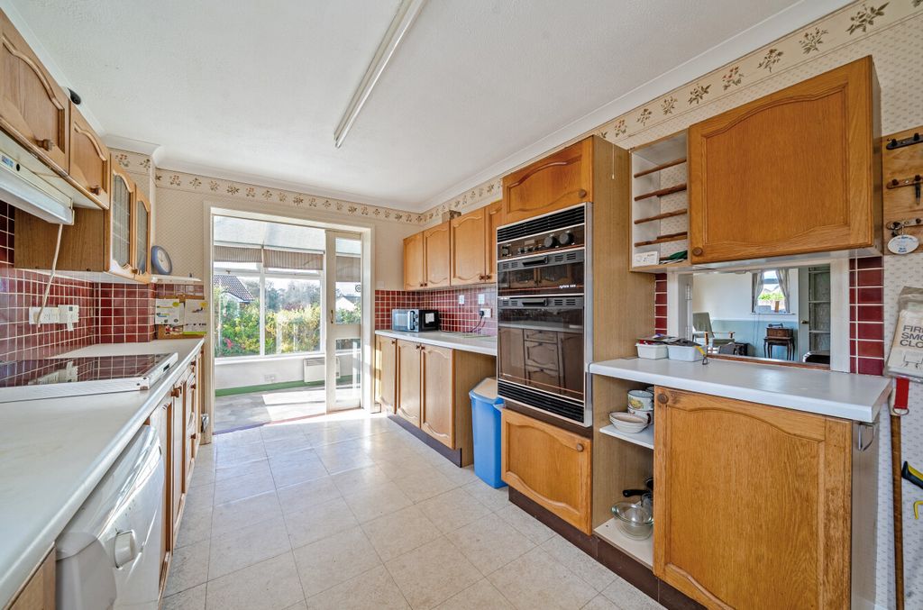 Property photo 3 of 16 Kitchen