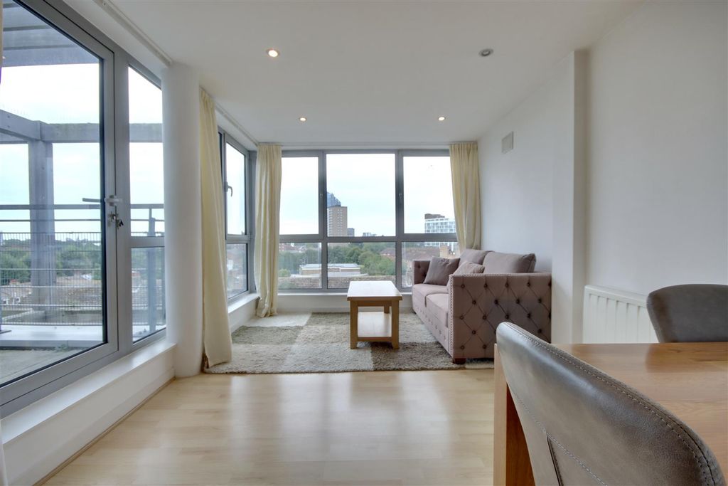 Property photo 1 of 16 Dd4553Fd-E002-4C92-82F4-8945F7099364_1_201_A.Jpeg