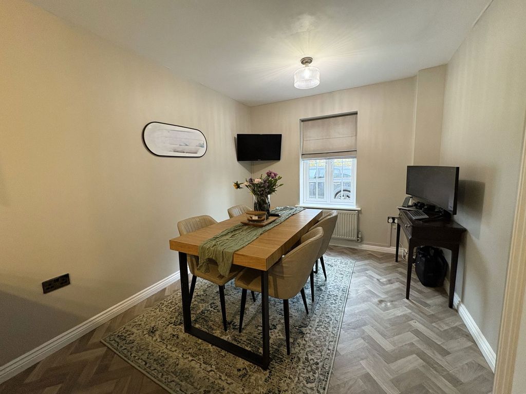 Property photo 3 of 26