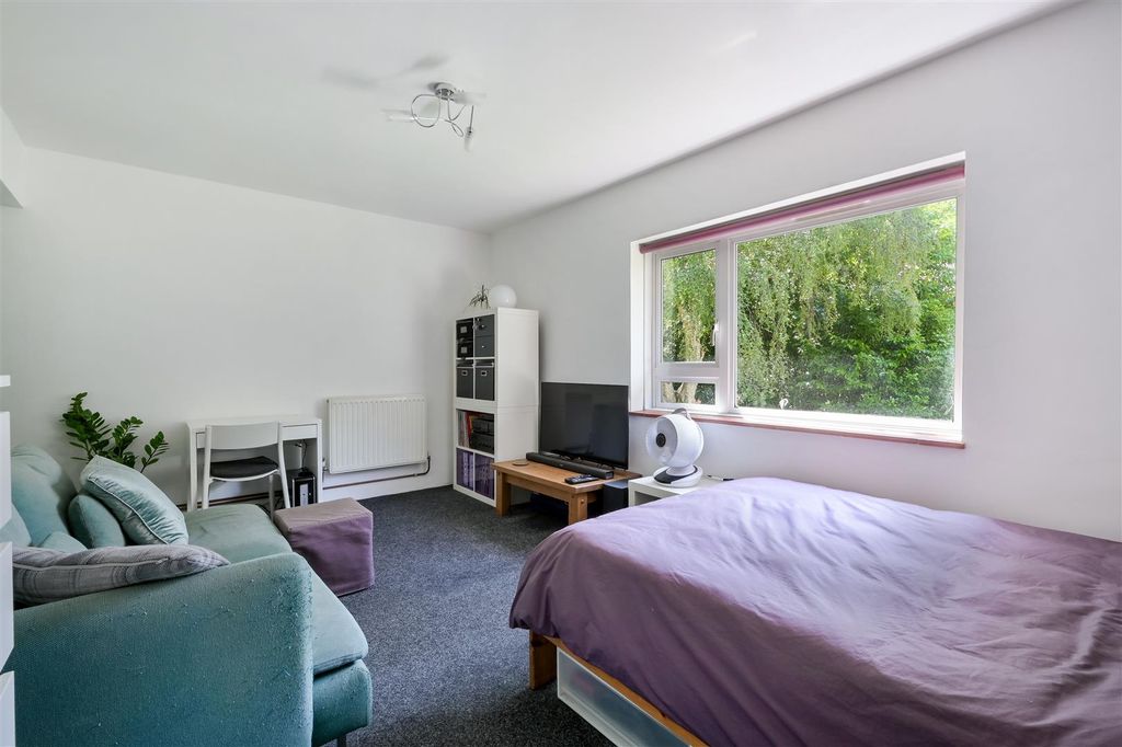 Property photo 2 of 9 Studio Room