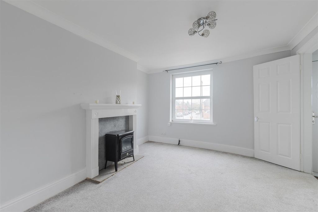 Property photo 3 of 9 Lounge