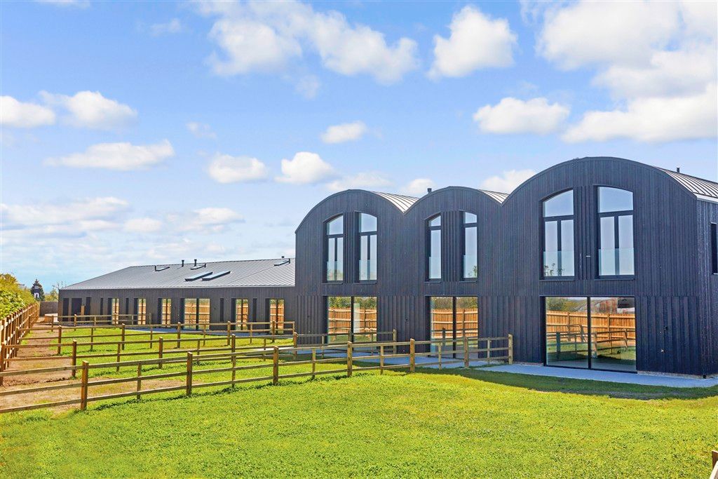 Property photo 1 of 10 External 6